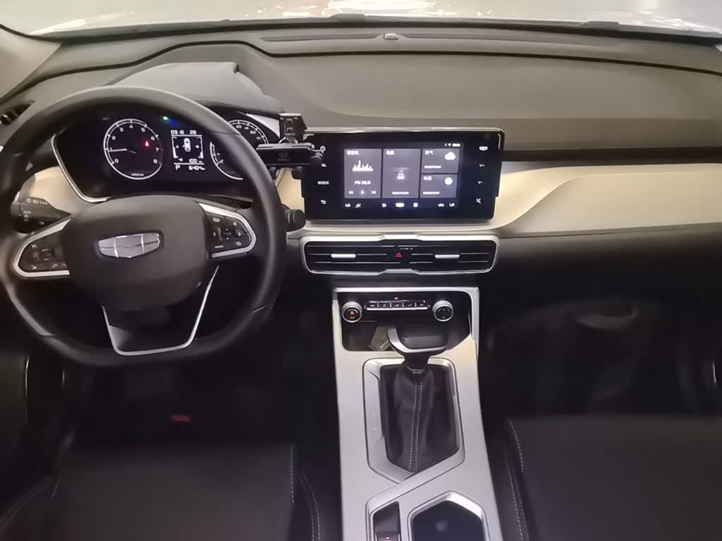 Geely Binyue 1.5 л 2024 г. Белый, пробег 6400 км