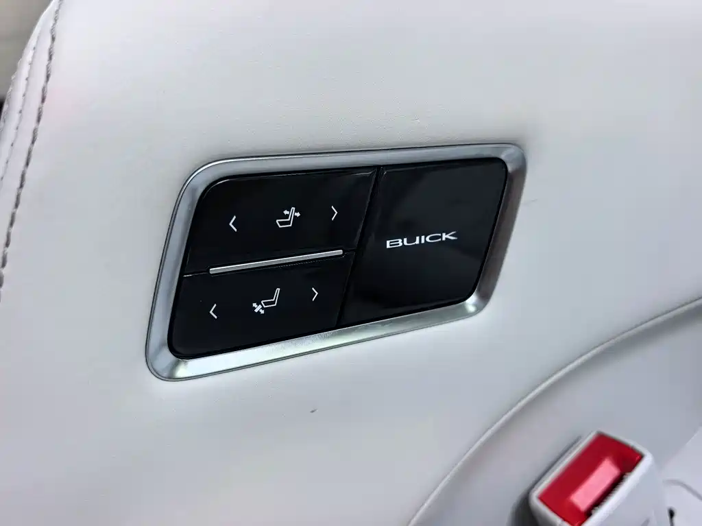 Buick GL8 Hybrid — миниатюра 10