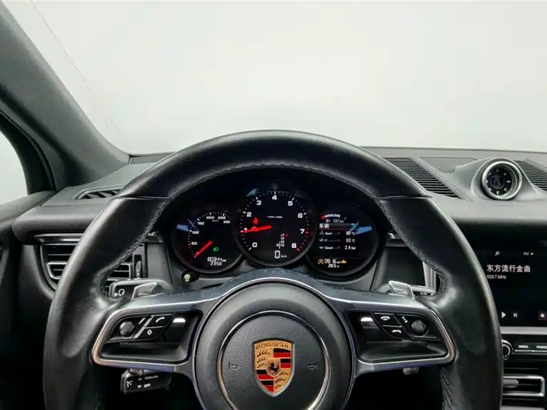 Porsche Macan — миниатюра 9