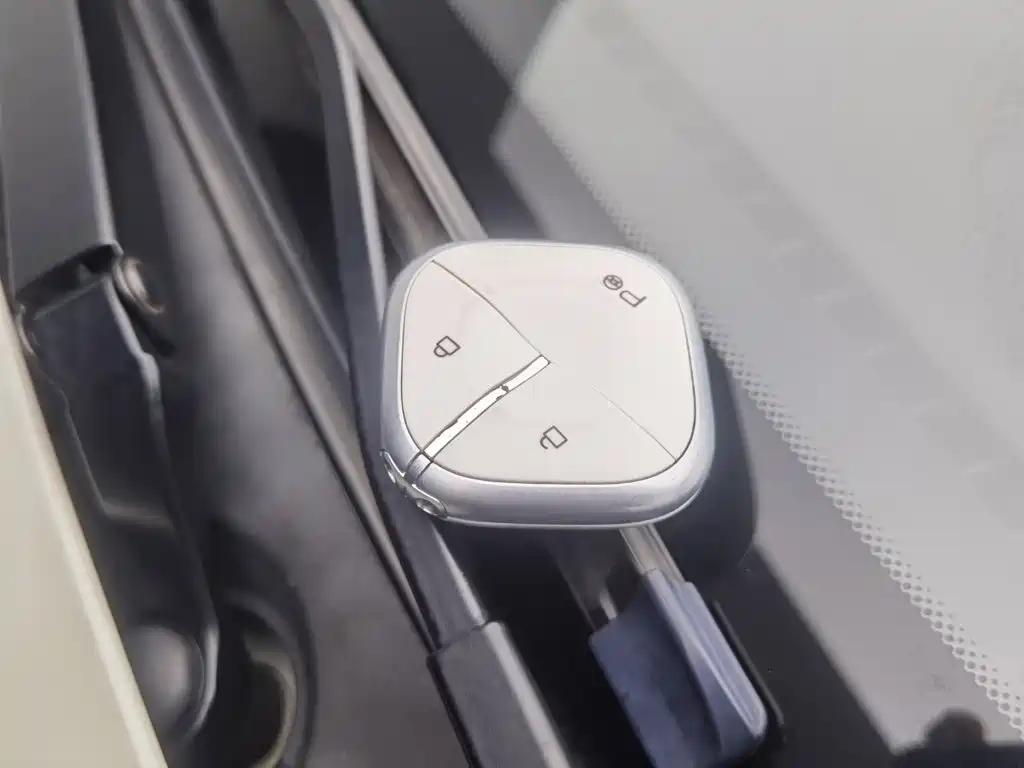 Baojun KiWi EV — миниатюра 19