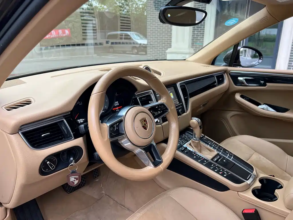 Porsche Macan — миниатюра 9