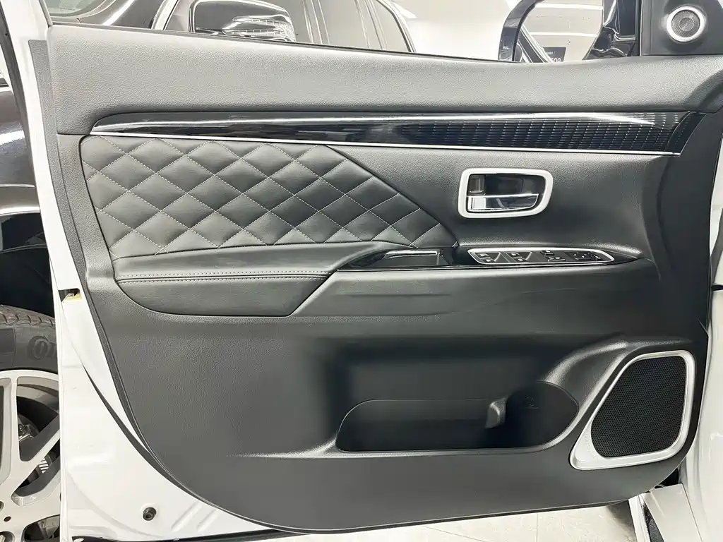 Mitsubishi Outlander — миниатюра 18