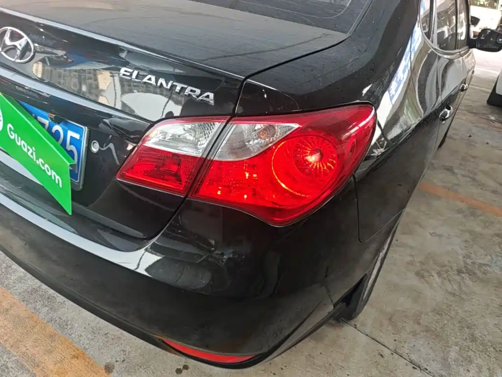 Hyundai Elantra — миниатюра 8