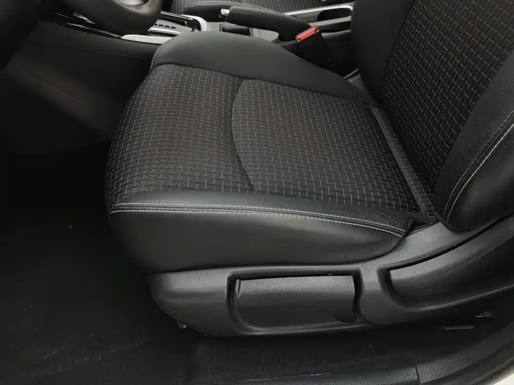 Nissan Tiida — миниатюра 20