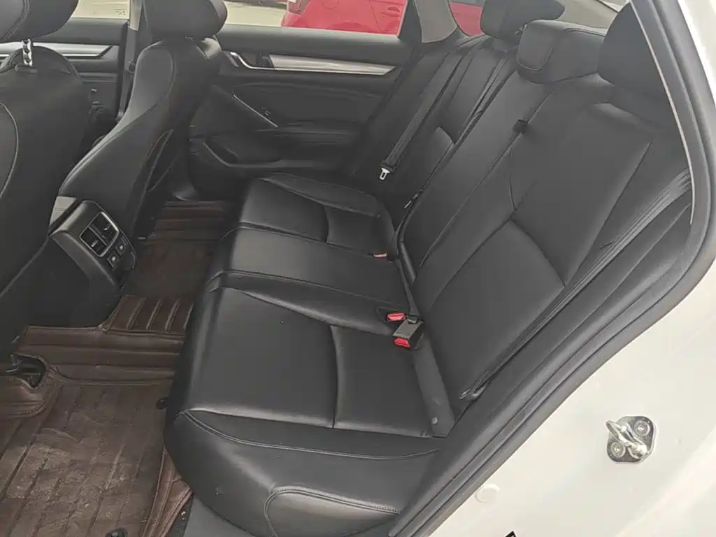 Honda Accord — миниатюра 17