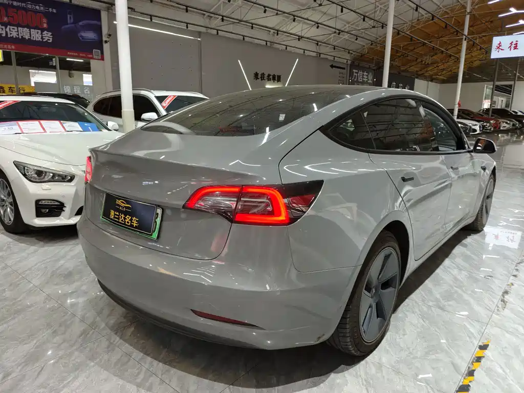 Tesla Model 3 — миниатюра 7