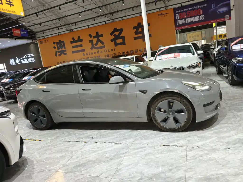 Tesla Model 3 — миниатюра 4