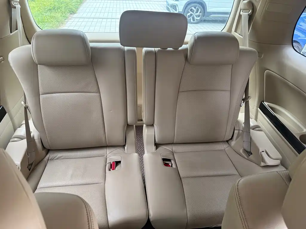 Toyota Alphard — миниатюра 7