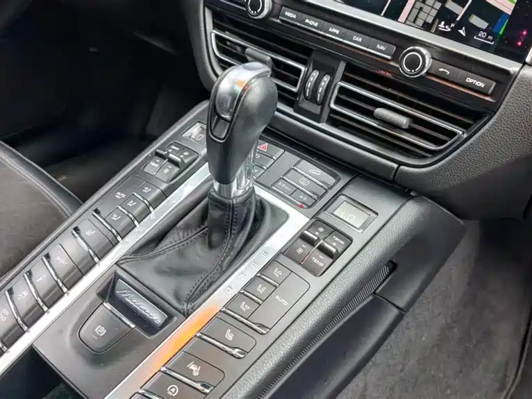 Porsche Macan — миниатюра 12