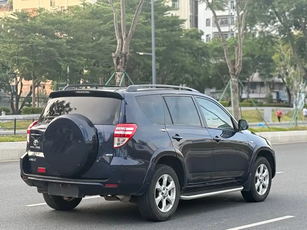 Toyota RAV4 — миниатюра 5