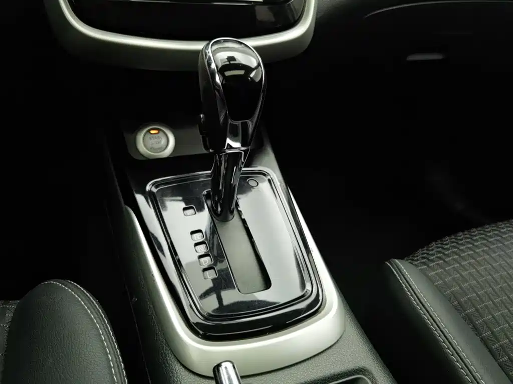 Nissan Tiida — миниатюра 13