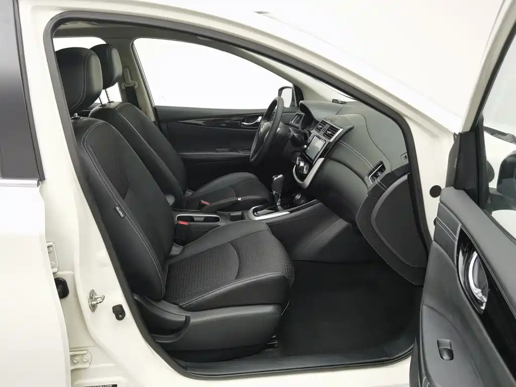 Nissan Tiida — миниатюра 23