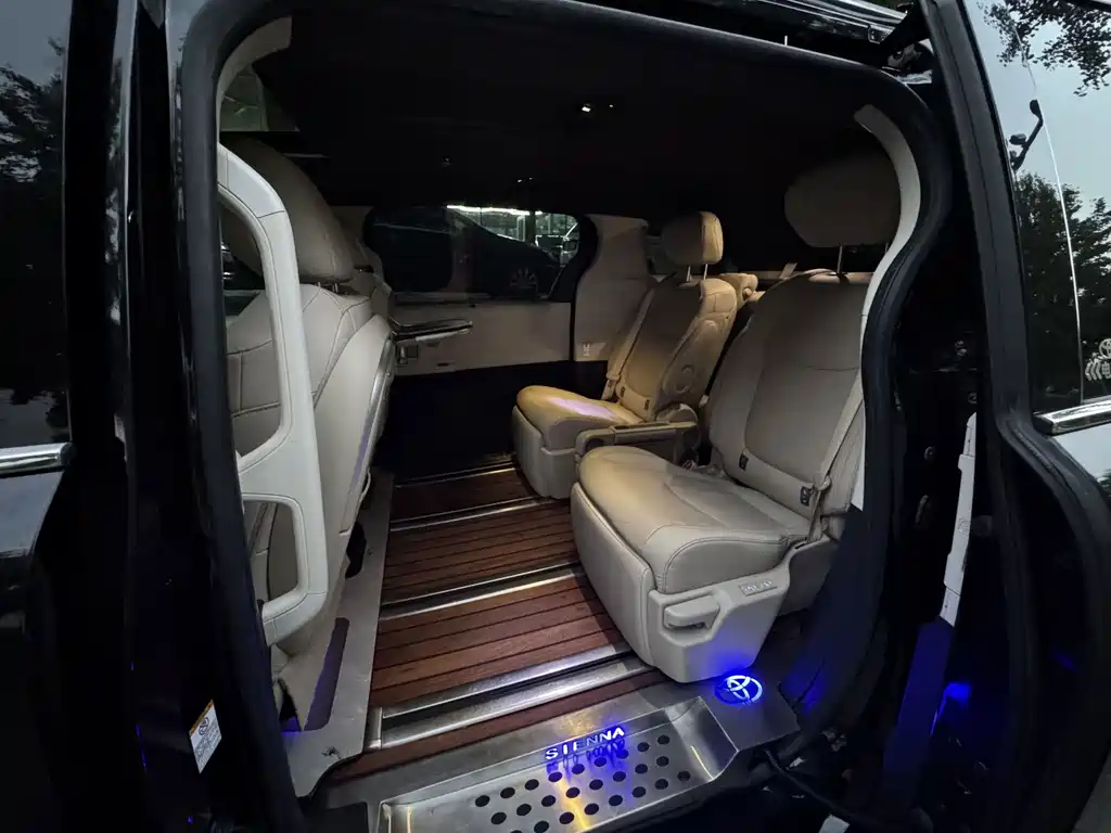 Toyota Sienna — миниатюра 11