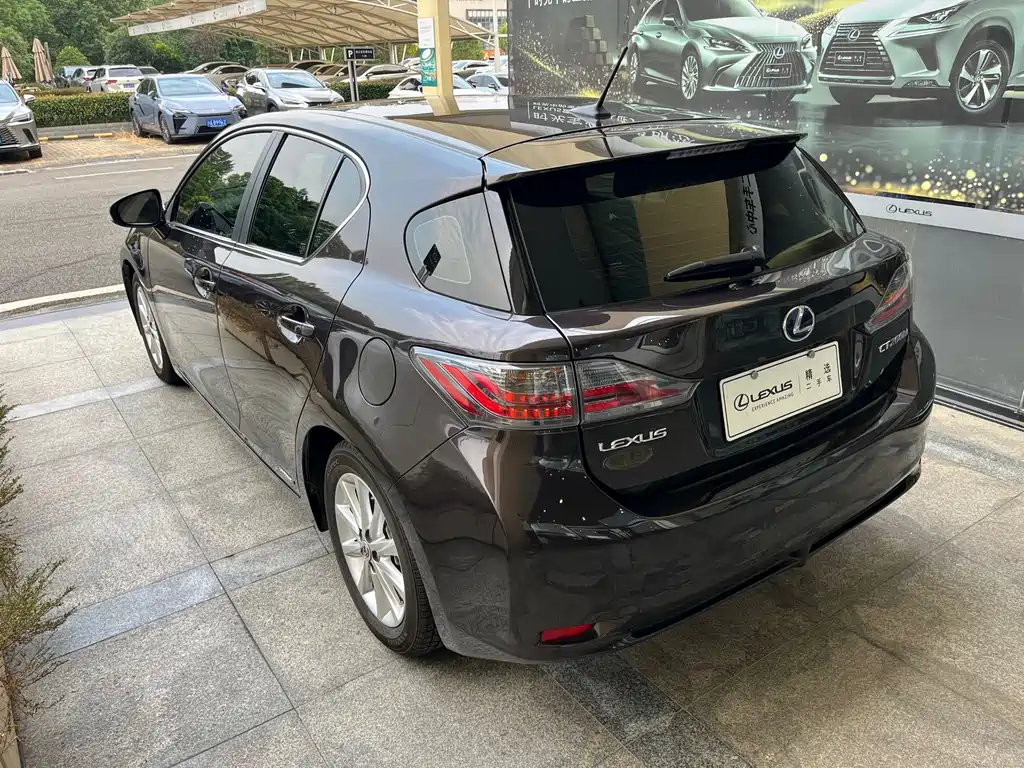 Lexus CT — миниатюра 5