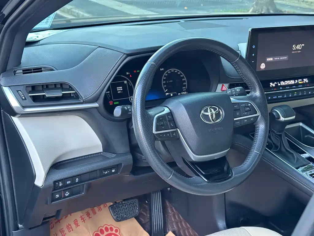 Toyota Sienna — миниатюра 8