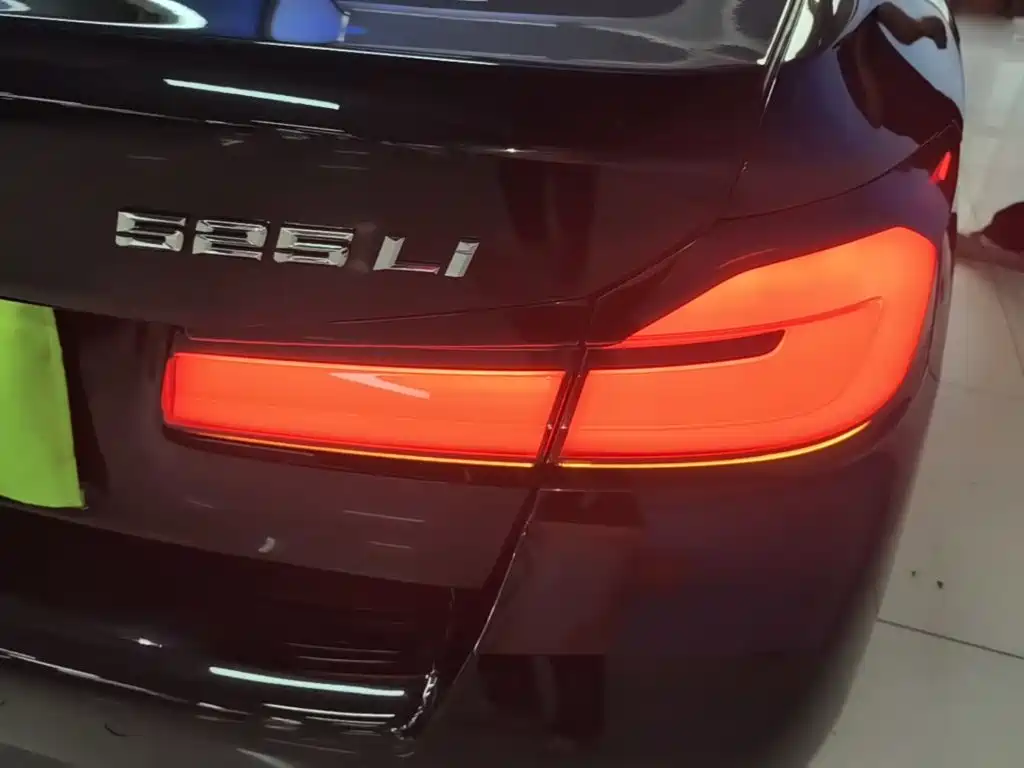 BMW 5 Series — миниатюра 8
