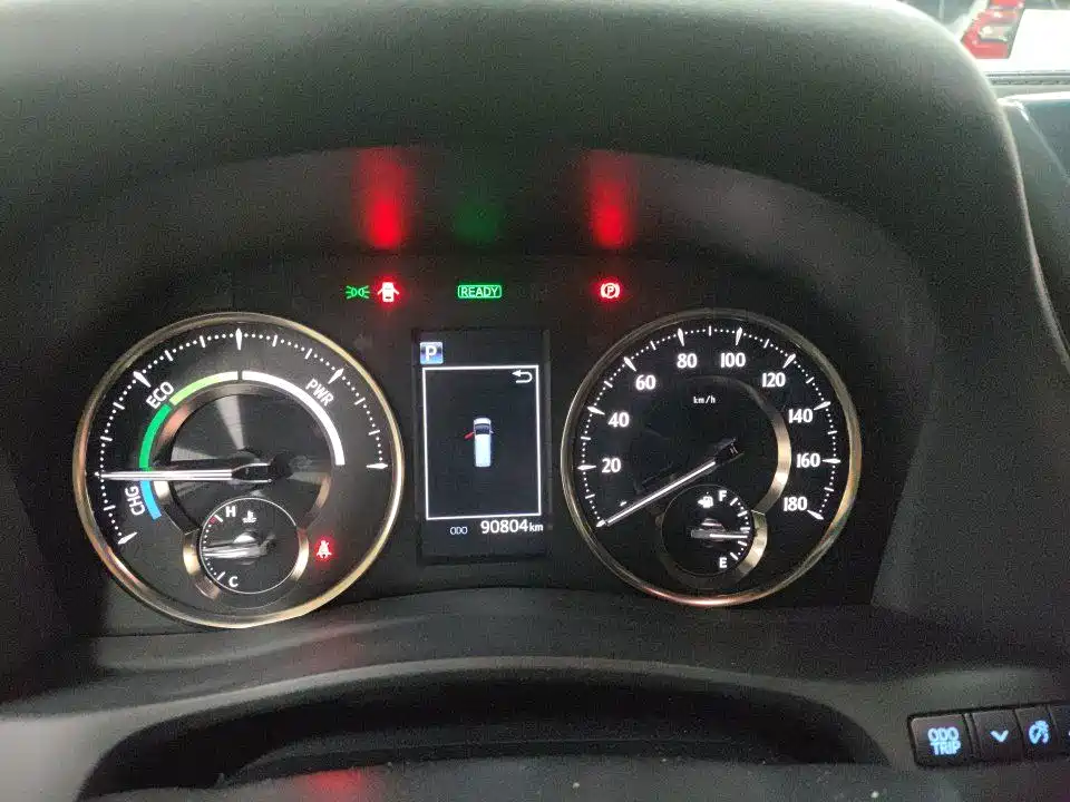 Toyota Alphard — миниатюра 2