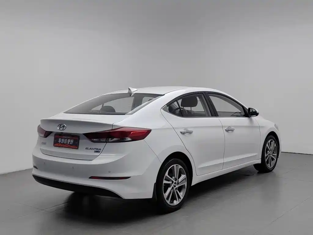 Hyundai Elantra — миниатюра 2
