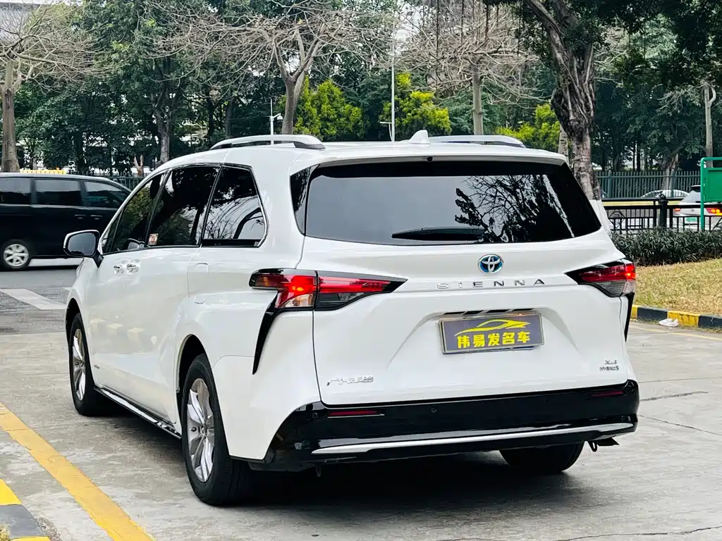 Toyota Sienna — миниатюра 6
