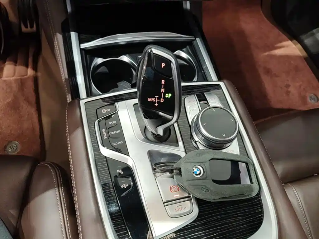 BMW 7 Series — миниатюра 19