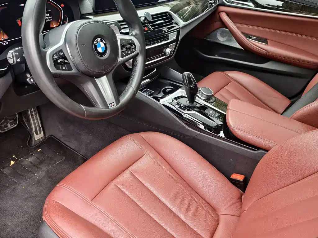 BMW 5 Series — миниатюра 8