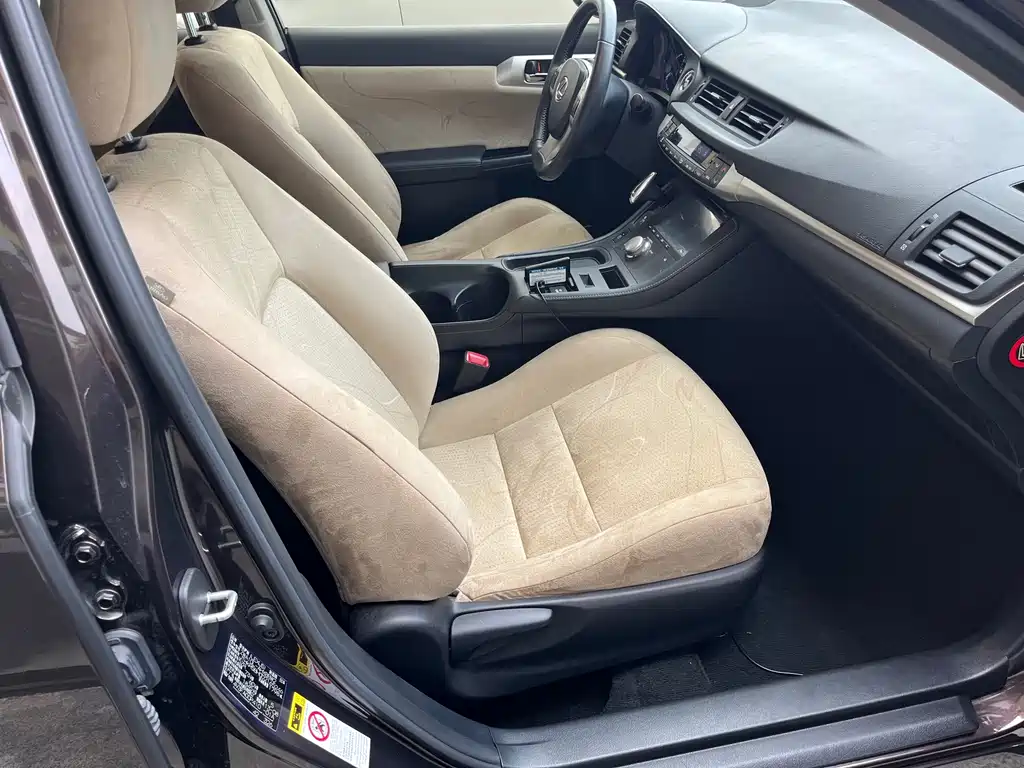 Lexus CT — миниатюра 12