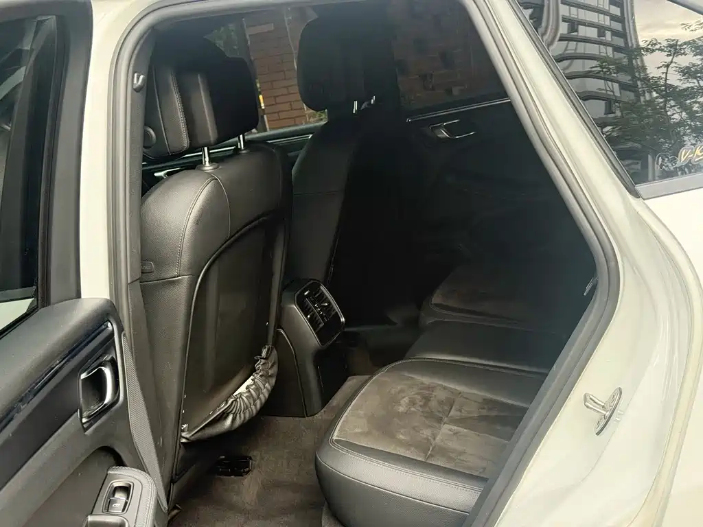 Porsche Macan — миниатюра 9