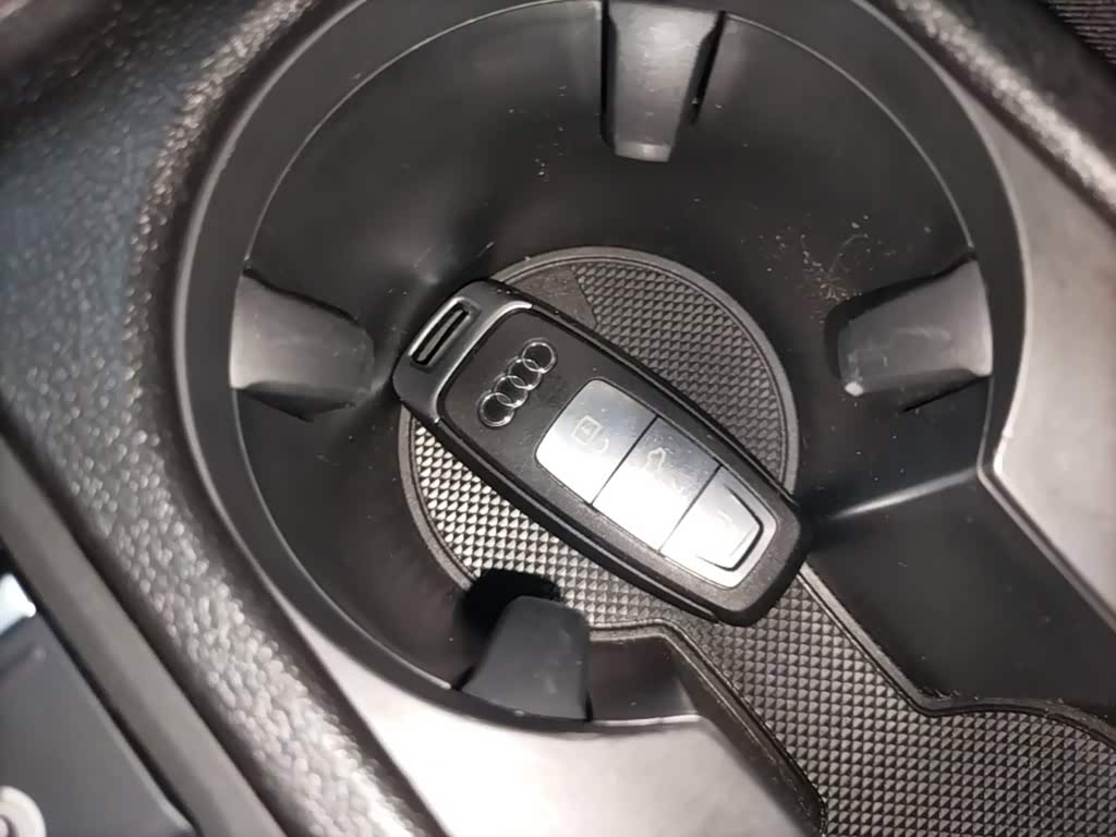 Audi A3 1.4 л 2024 г. Зелёный, пробег 16800 км