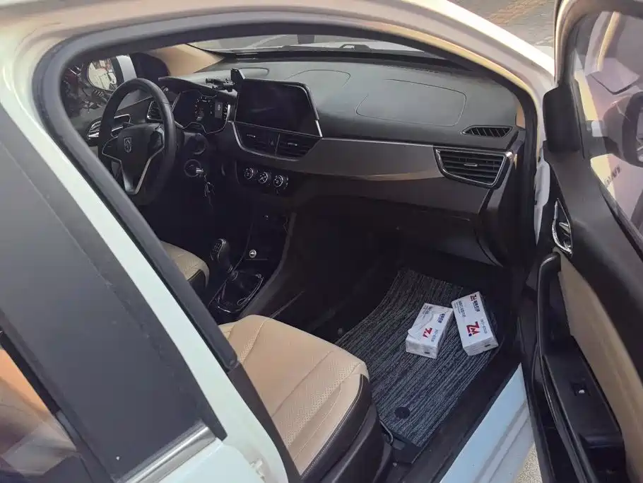 Baojun 310W — миниатюра 8
