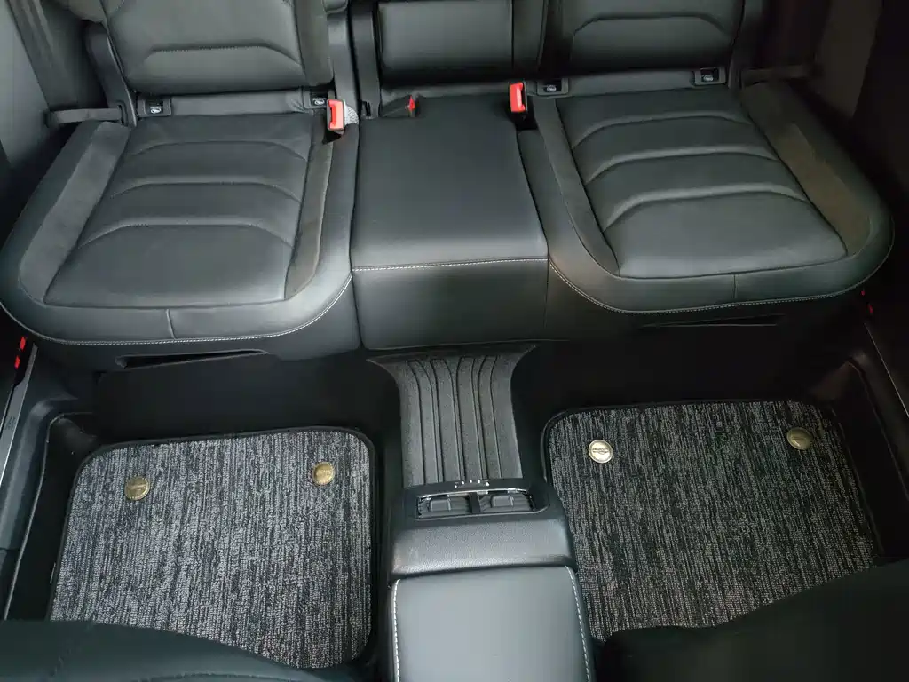 Volkswagen Tiguan L — миниатюра 24