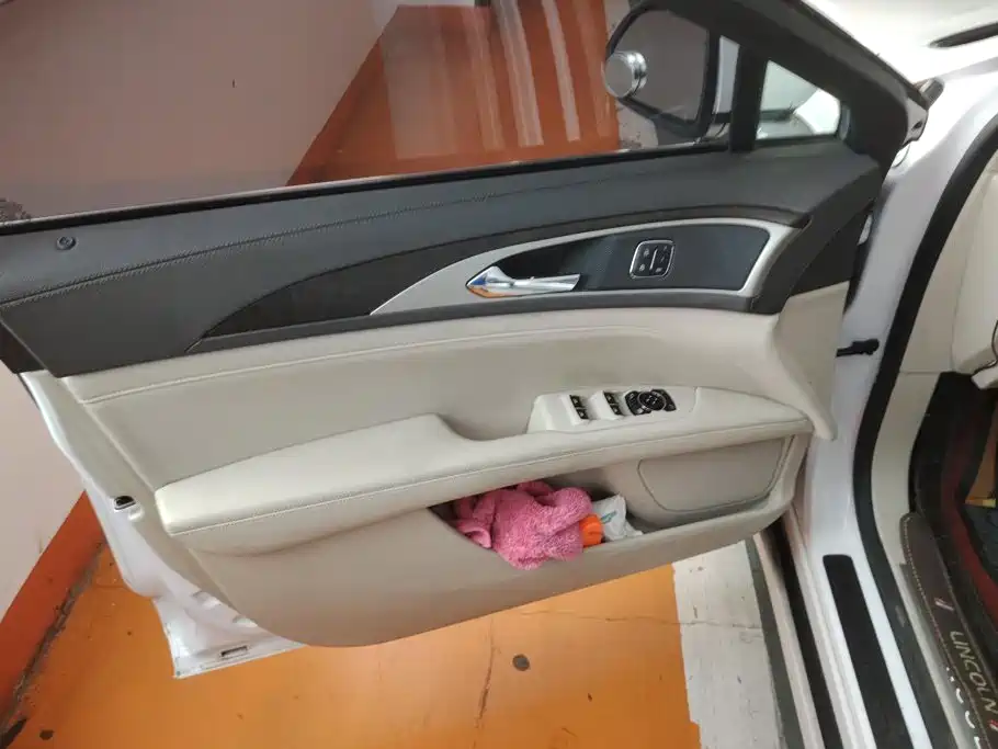 Lincoln MKZ — миниатюра 7