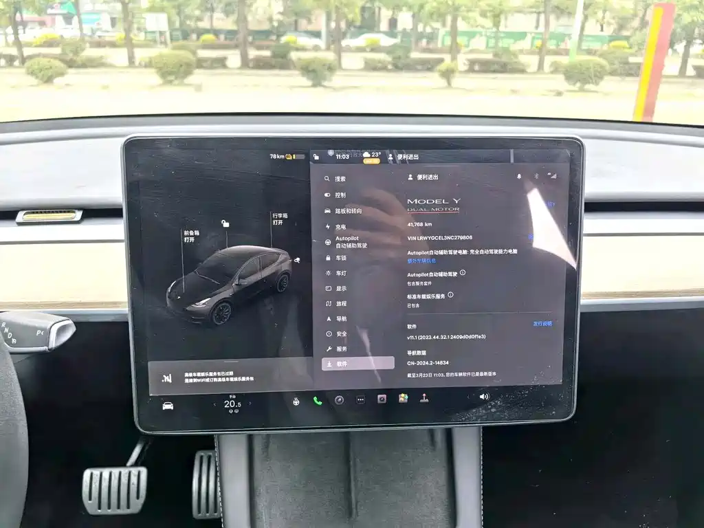 Tesla Model Y — миниатюра 9
