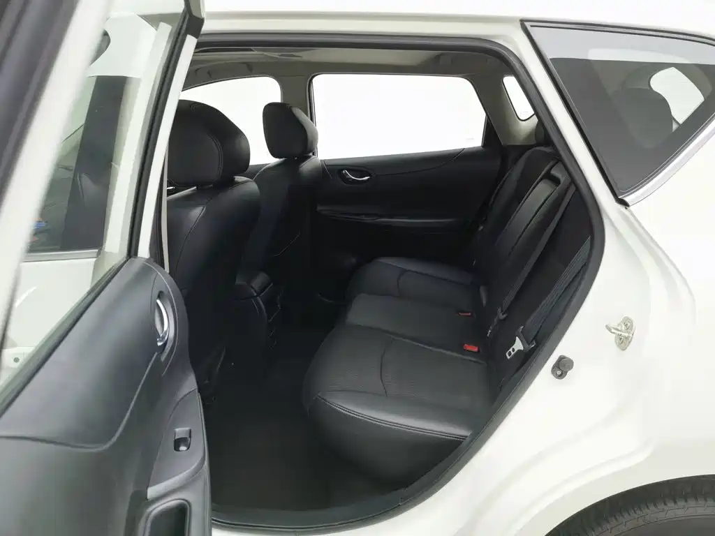 Nissan Tiida — миниатюра 15