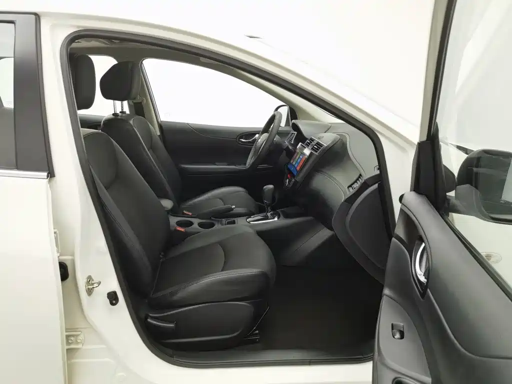 Nissan Tiida — миниатюра 23