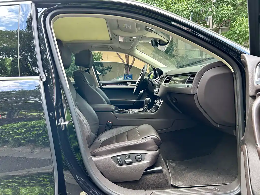 Volkswagen Touareg — миниатюра 7