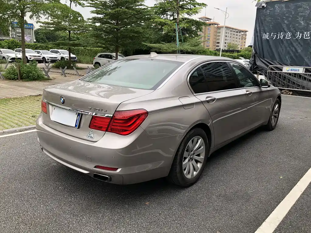 BMW 7 Series — миниатюра 2