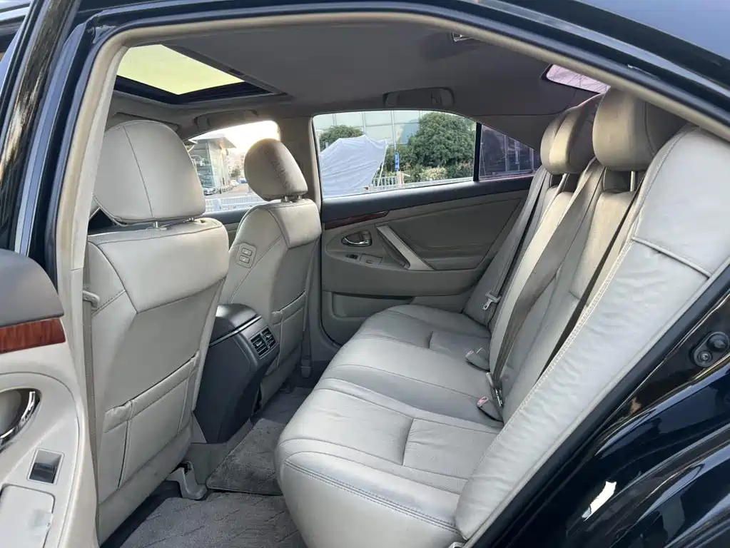 Toyota Camry — миниатюра 9