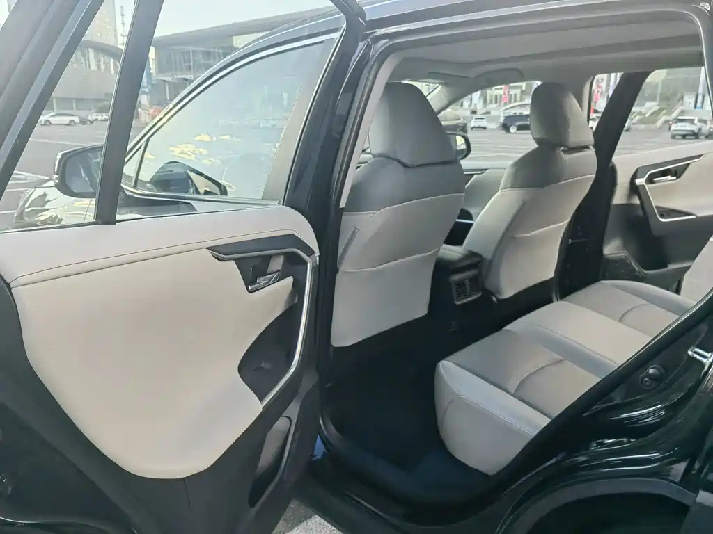 Toyota RAV4 — миниатюра 14