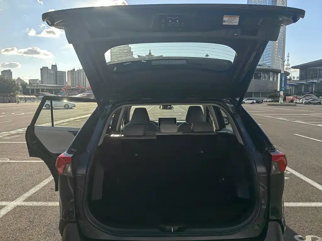 Toyota RAV4 — миниатюра 25