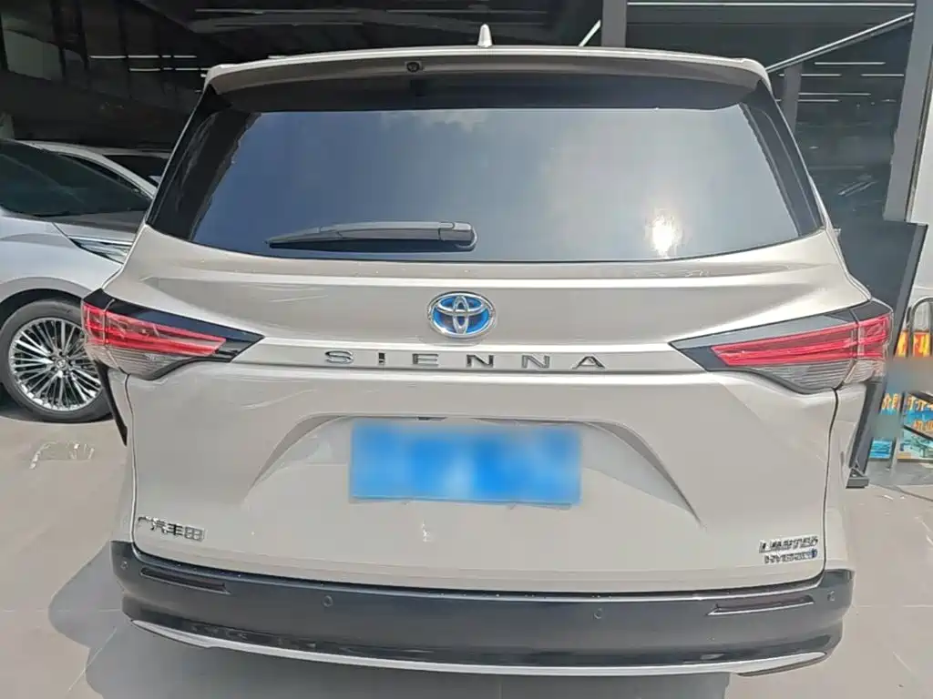 Toyota Sienna — миниатюра 6