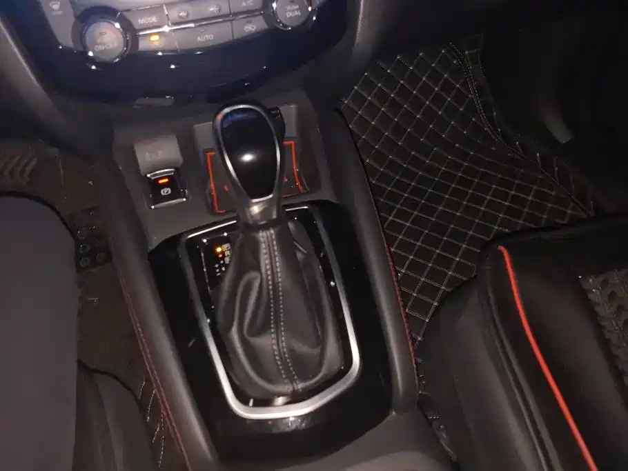 Nissan Qashqai — миниатюра 16