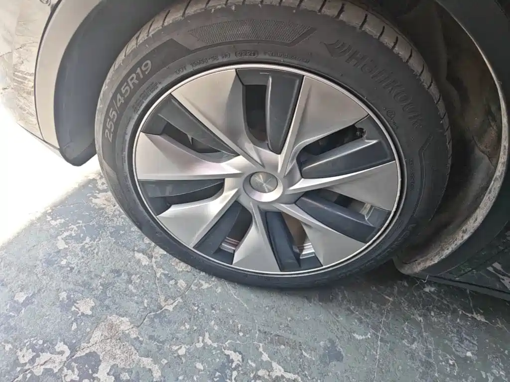 Tesla Model Y — миниатюра 23