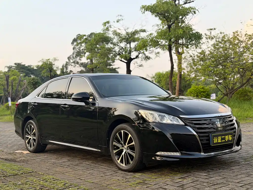 Toyota Crown — миниатюра 3