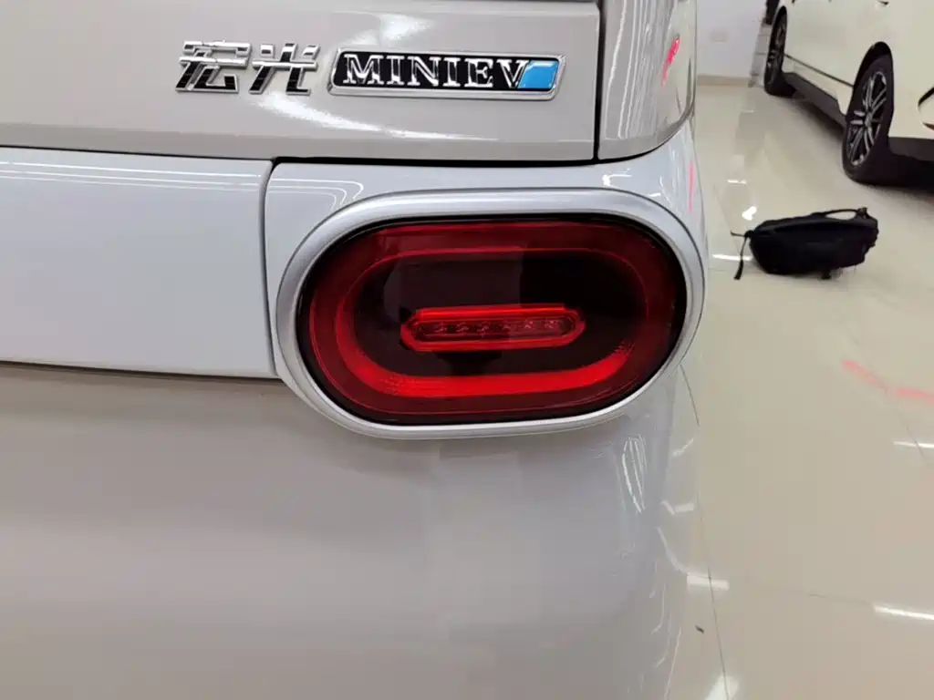 Wuling MINIEV — миниатюра 8