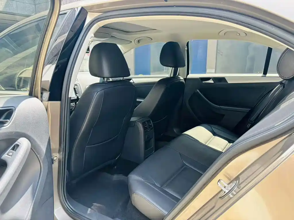 Volkswagen Sagitar — миниатюра 7