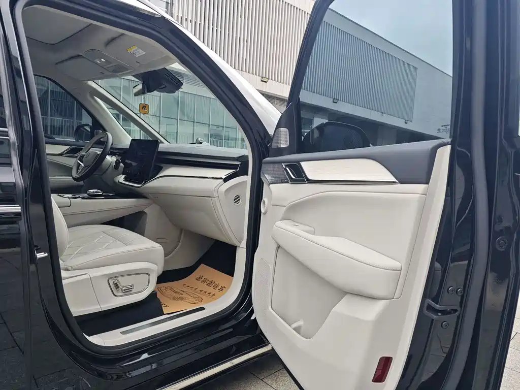 Volvo EM90 — миниатюра 28