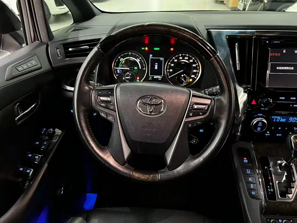 Toyota Vellfire — миниатюра 9