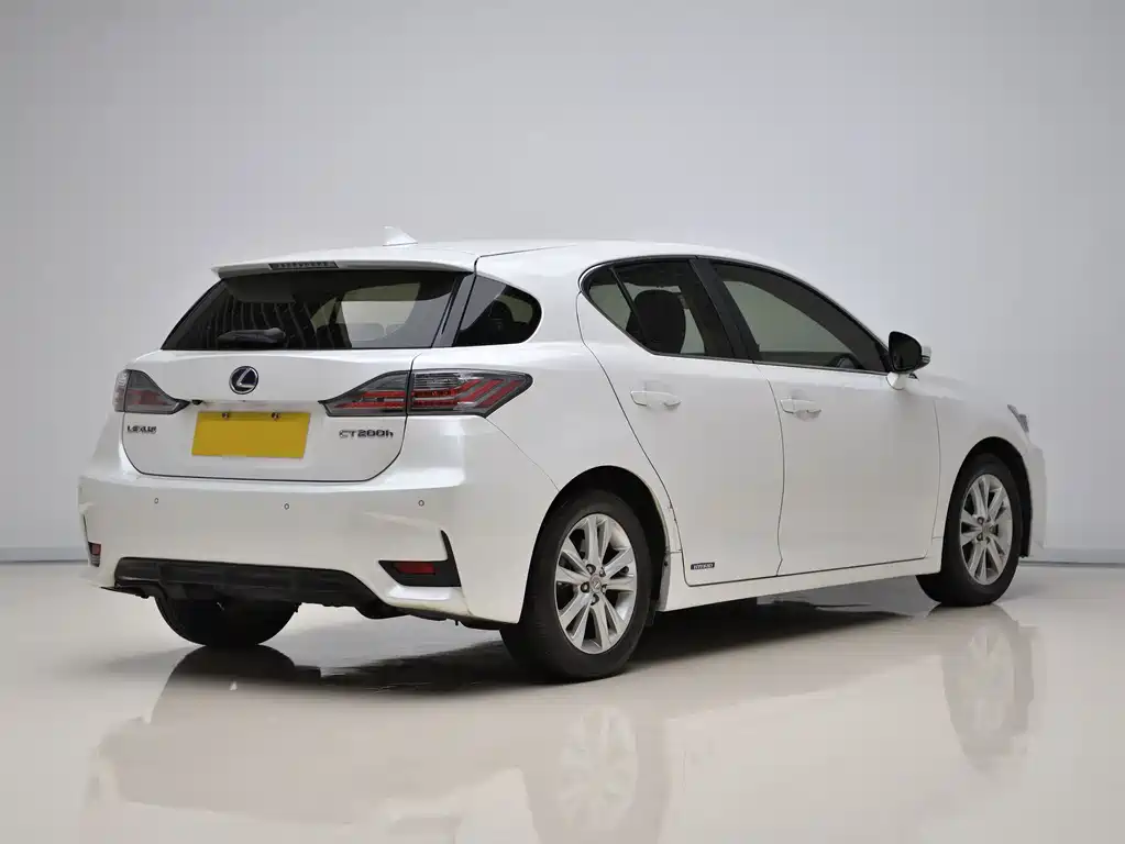 Lexus CT — миниатюра 6
