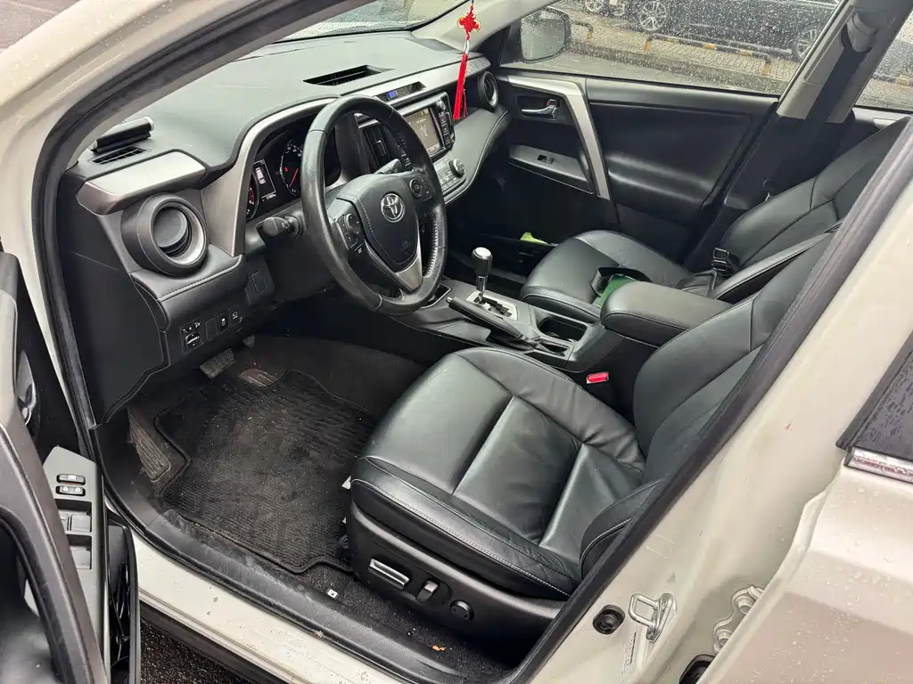 Toyota RAV4 — миниатюра 5