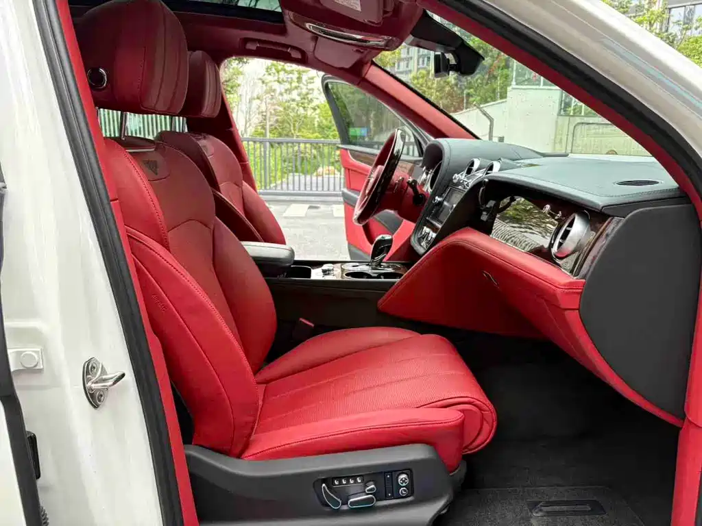 Bentley Bentayga — миниатюра 12